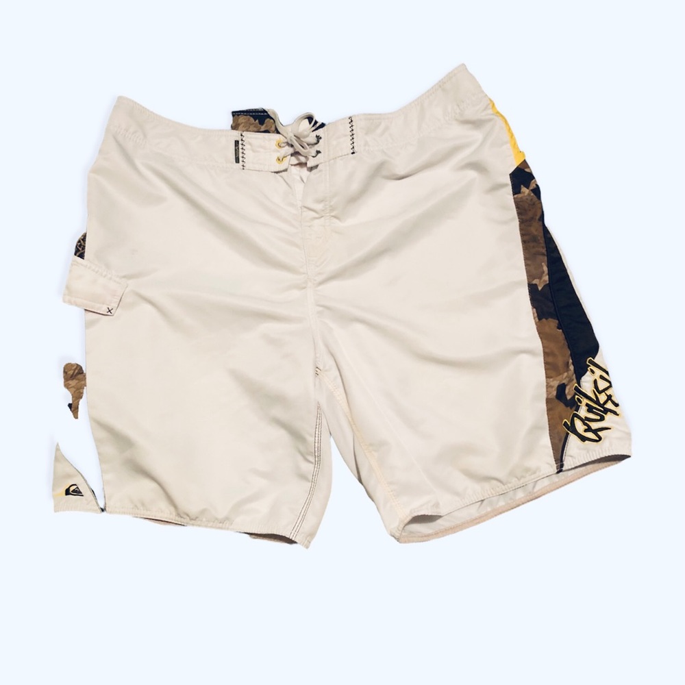 Quiksilver swim trunks, lined. Tie and Velcro closure
